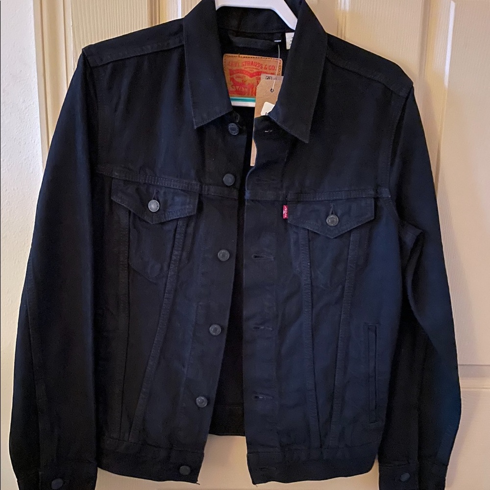 Black jean Levi’s jacket